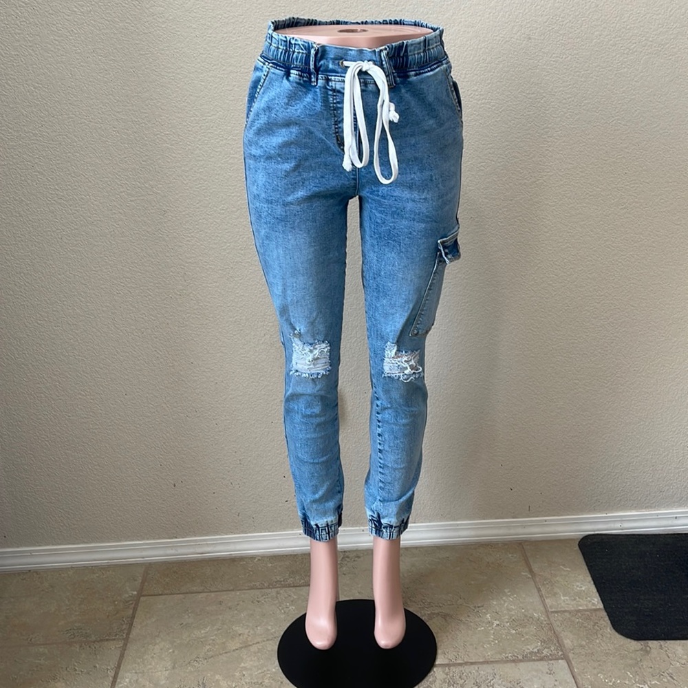 Stretchy waist distressed pants with draw string